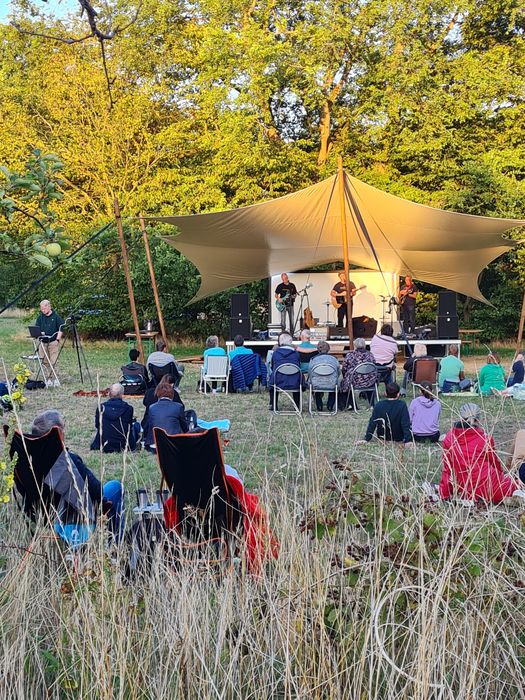 Several Gents im Burgpark Lenzen