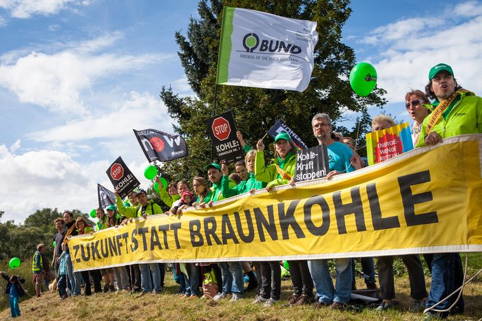 Menschenkette gegen Braunkohle in der Lausitz August 2014; Foto: Jakob Huber/BUND