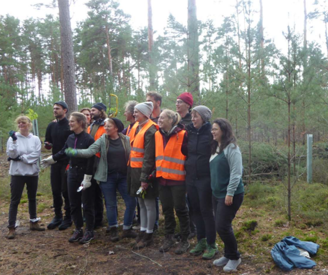 Anpacken bei den Waldaktionstagen, Foto: B.Ral